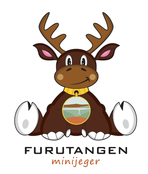 Minielgen, maskoten for Furutangen minijeger: en smilende elg med medaljong og teksten «Furutangen minijeger».